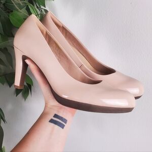 Clarks Ultimate Comfort Nude Pumps Heels Womens Size 9.5M